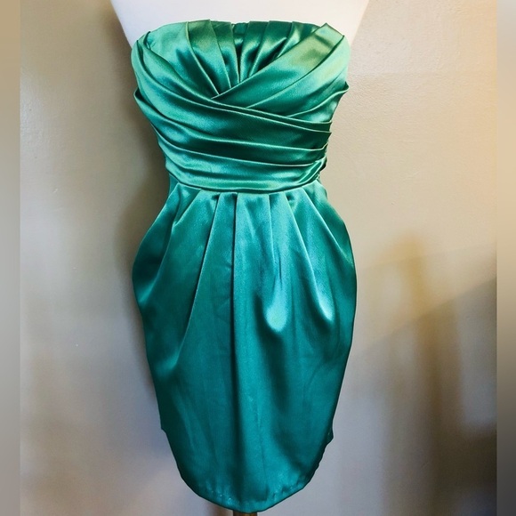 Semi Formal Green Dress - Picture 14 of 14